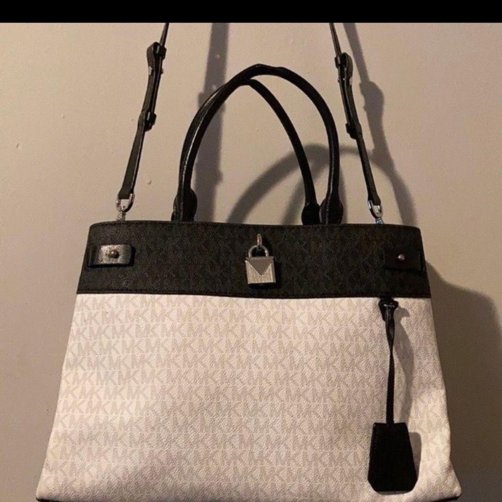 Michael Kors purse - Picture 3 of 10